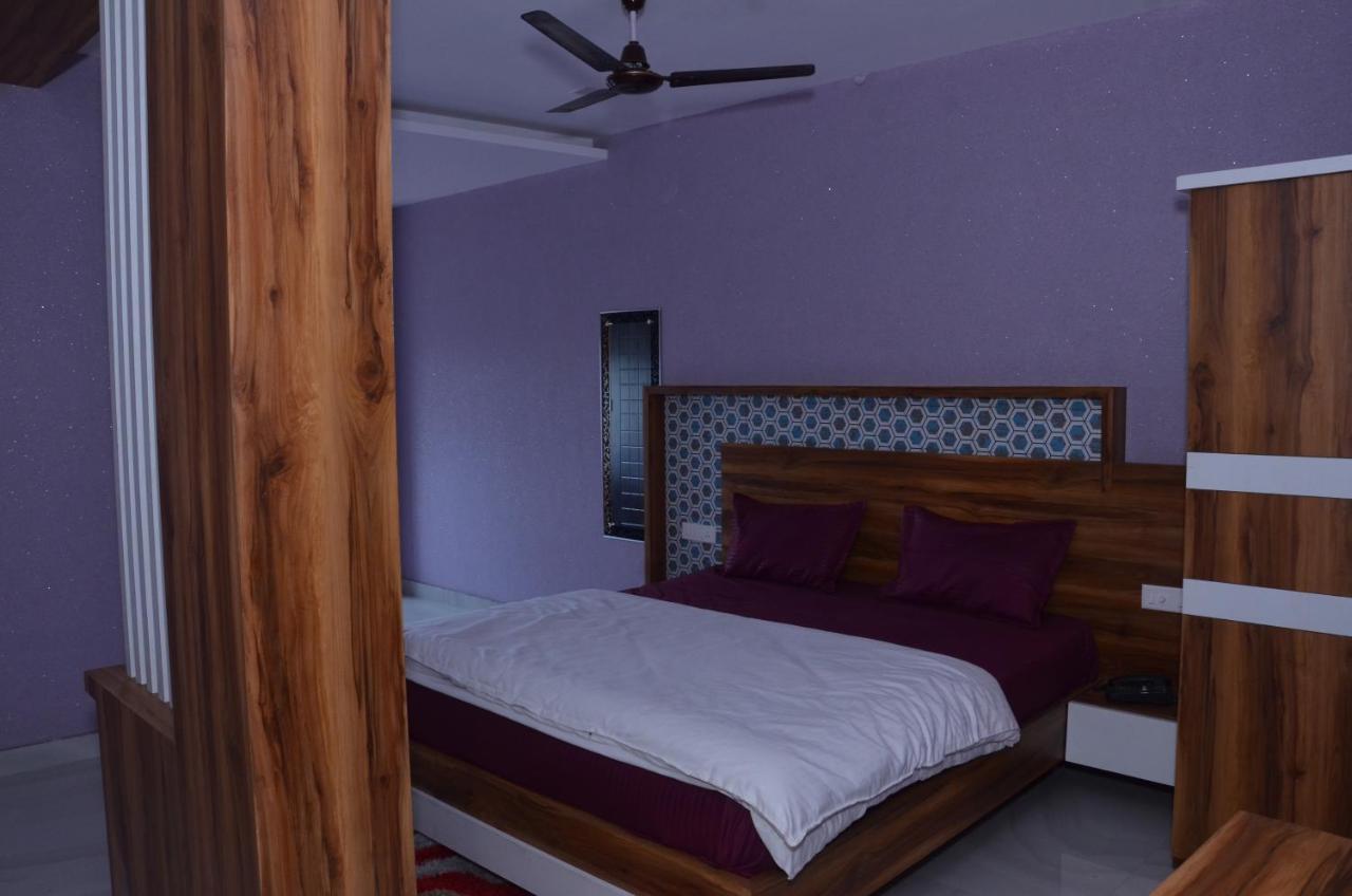 Hotel Blue Bell Raiwala Bagian luar foto