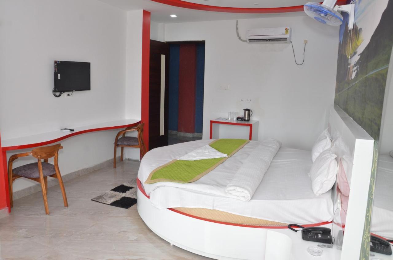 Hotel Blue Bell Raiwala Bagian luar foto