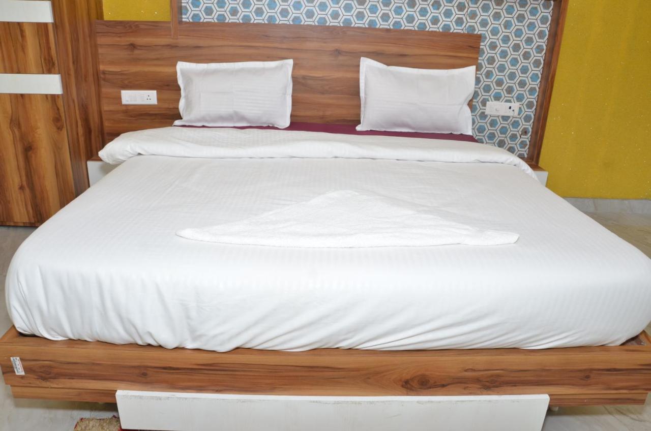 Hotel Blue Bell Raiwala Bagian luar foto