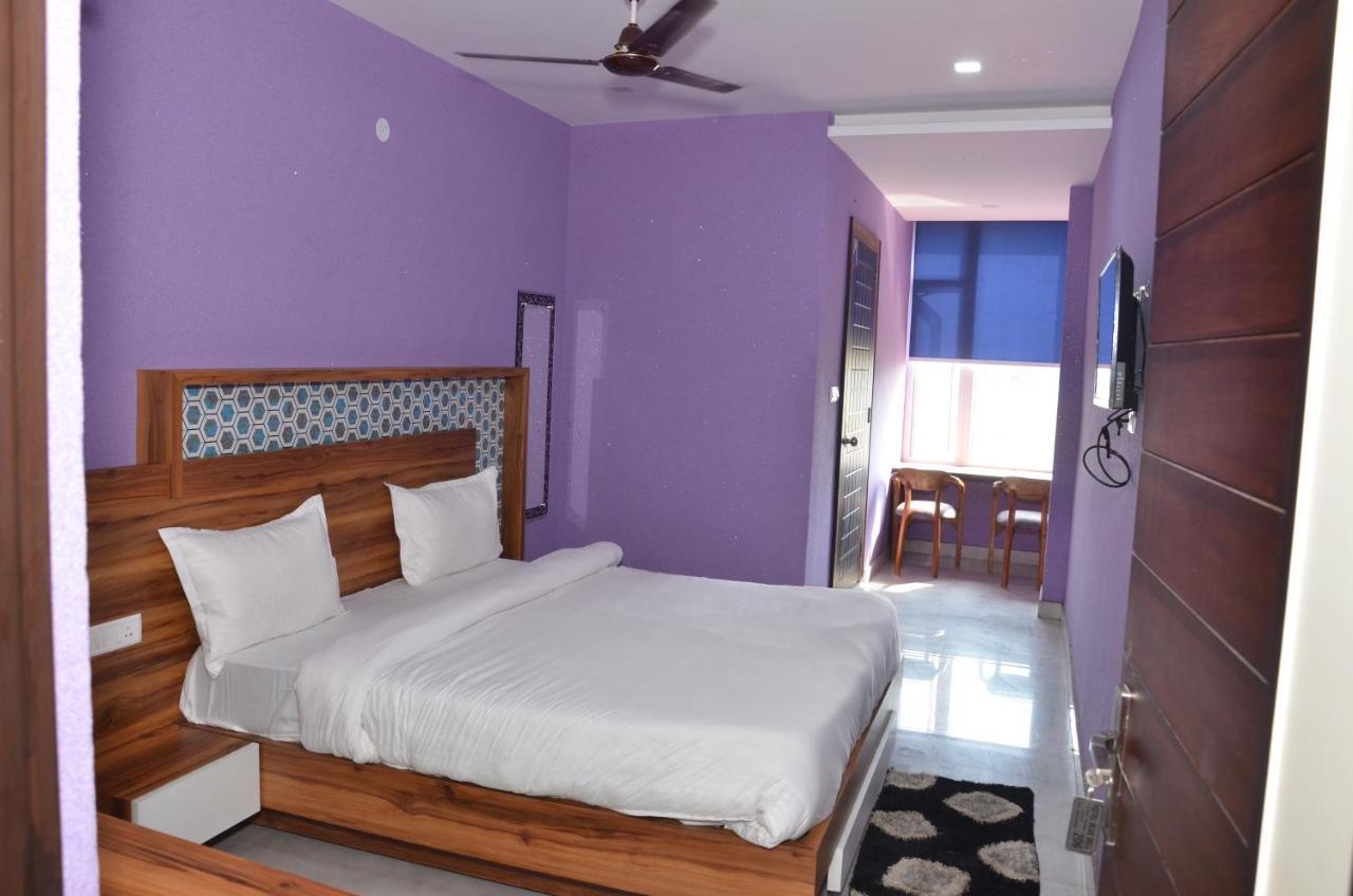 Hotel Blue Bell Raiwala Bagian luar foto
