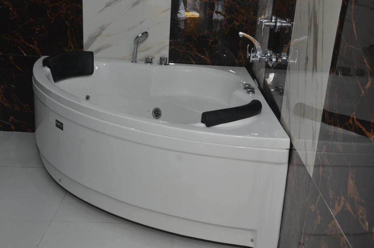 Hotel Blue Bell Raiwala Bagian luar foto